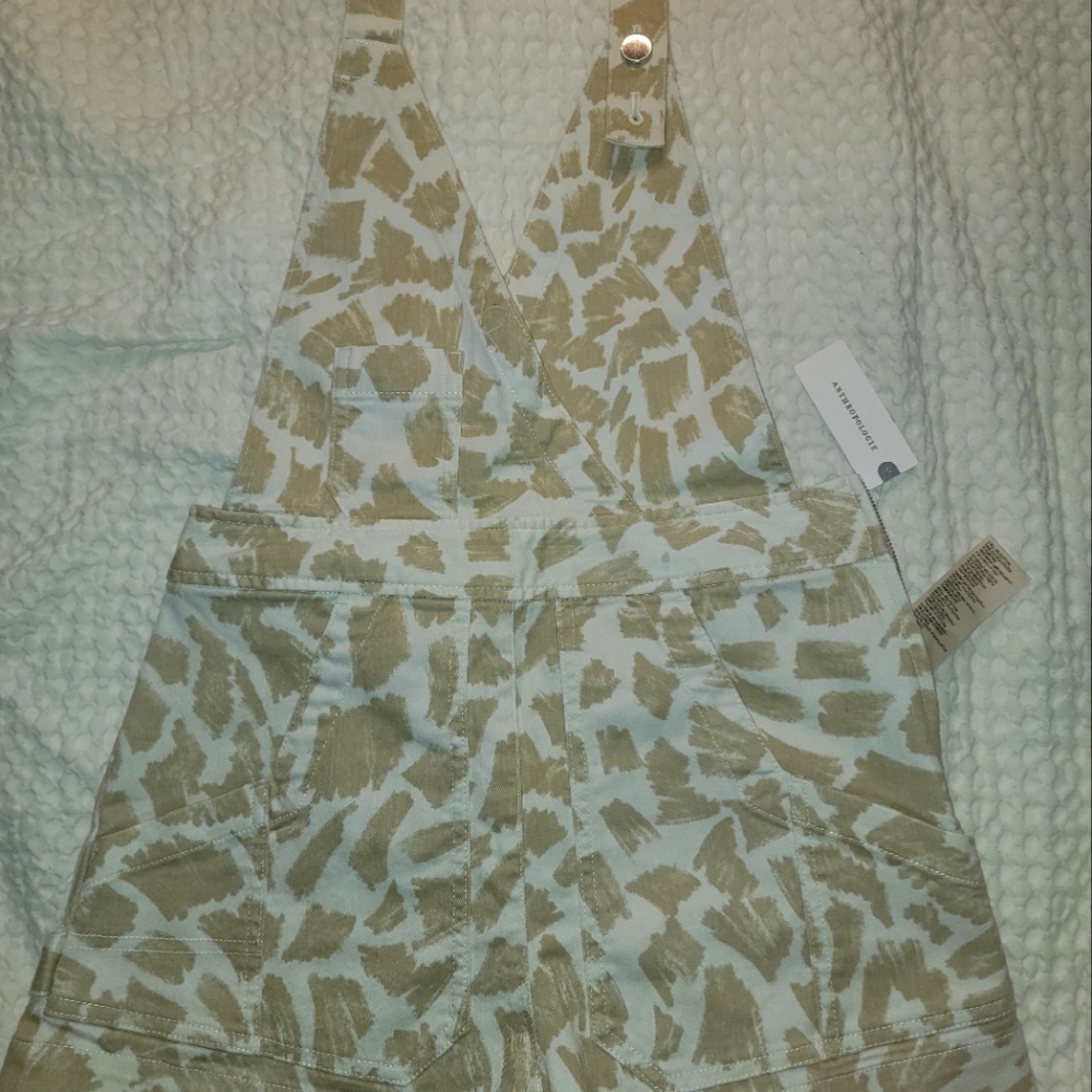Anthropologie animal print overall shorts size 4
